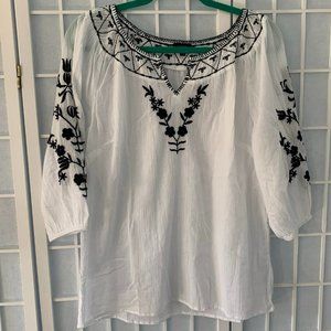 Talbots NWT Embroidered Split Neck Top Sz M